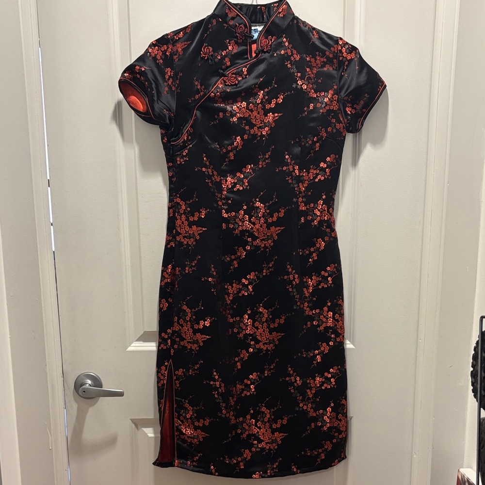 Chic Black and Red Floral Midi Dress